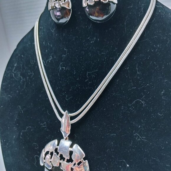 5/$100 Silver Tone Necklace 18” Pendant Black Ball Chain and Earrings - Picture 8 of 8